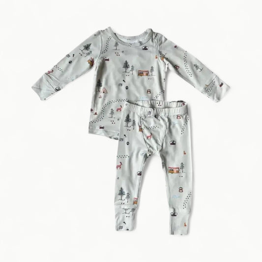Two-piece camp print lounge set in soft bamboo jersey, fitted silhouette