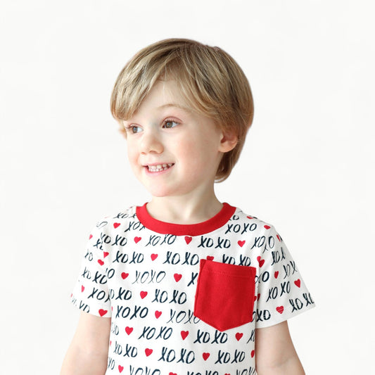 Lola & Taylor unisex cotton crew neck pocket t-shirt in XOXO print