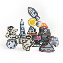 Load image into Gallery viewer, BeginAgain - Lunar Lander Balance Game &amp; Playset
