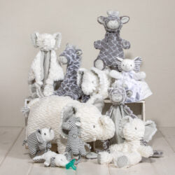 Afrique Giraffe, Grey & White-Mary Meyer
