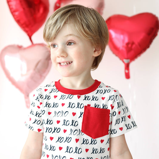 Lola & Taylor unisex cotton crew neck pocket t-shirt in XOXO print